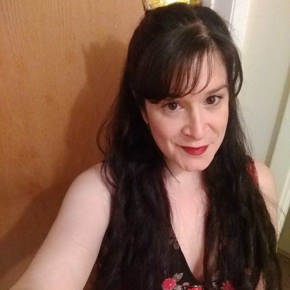Meet your Posher, Jennifer - Picture 1 of 1